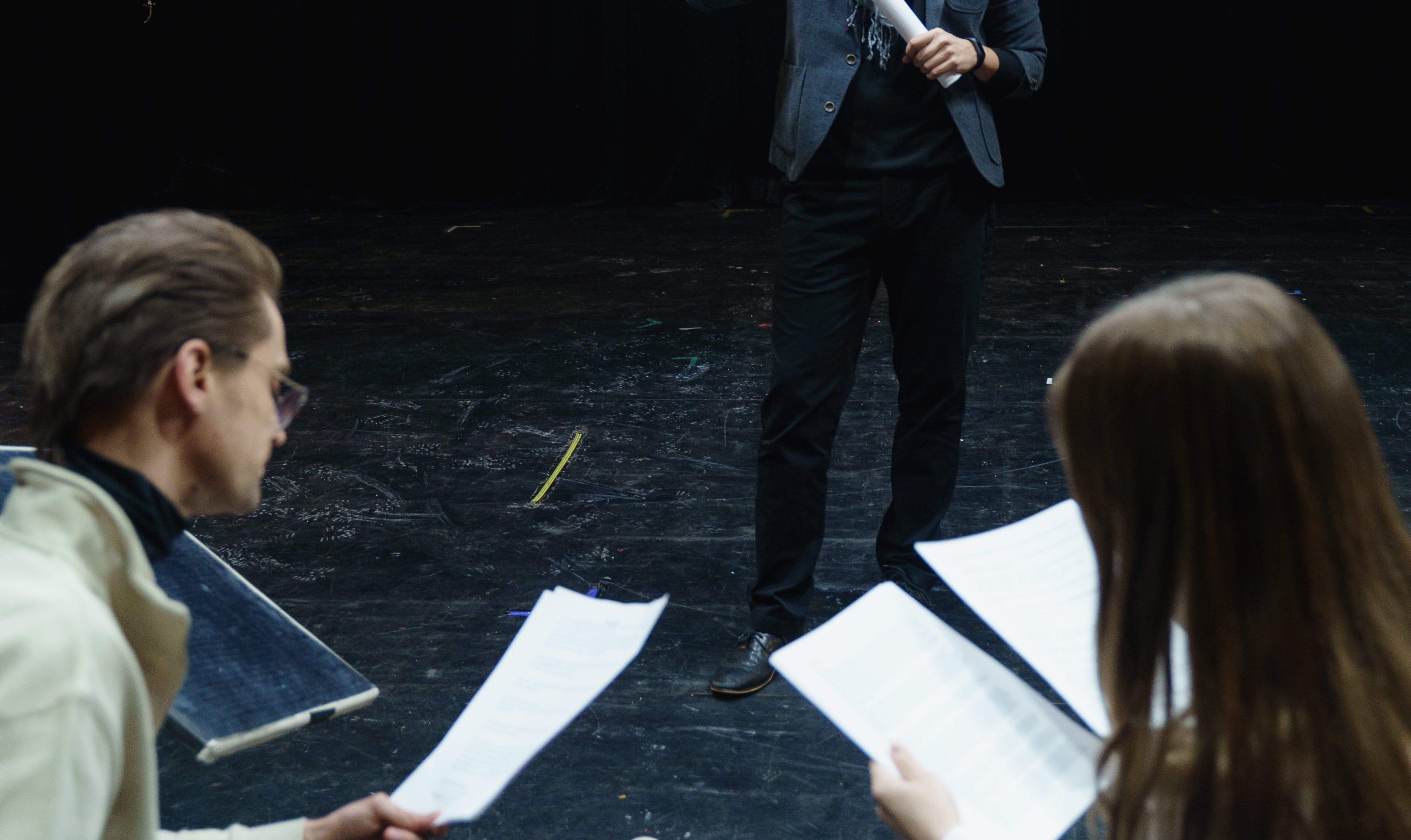 5 Reasons Writers Should Take an Acting Class_scripts