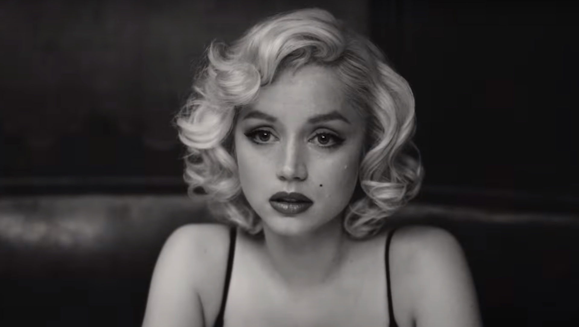 Norma Jeane (Ana de Armas) looking into a mirror in 'Blonde,' 5 Ways To Write a Modern Biopic
